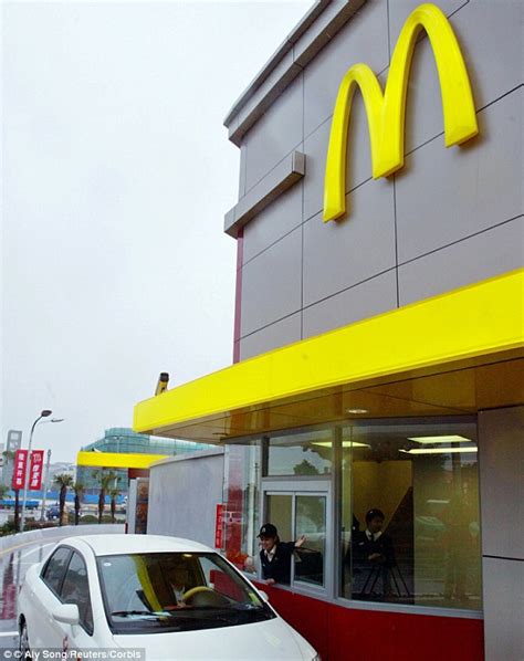 Menu di mcd drive thru pictures 5. McDonald's adding THIRD window to speed up drive-thru ...