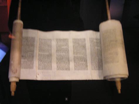 Filewla Jewishmuseum Torah Scroll 2