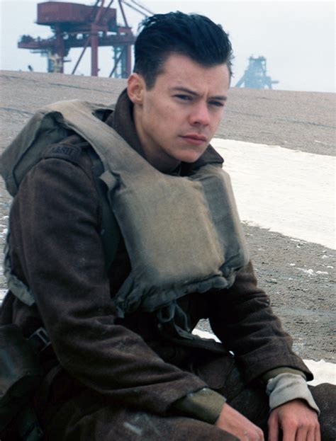 It's the last time the singer's hair was this short, but, of course, he still looked incredible. Harry Styles' Hair Makeover: Singer Rocks Short 'Do In Fan ...
