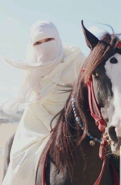 Épinglé par mohamed taki sur الخيول الأصيلة mode femme islam costumes de chevaux photo femme