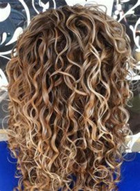 Women with curly hair are often hesitant to try new styles or techniques with their hair due to the specific nature of the strands. Hair Color Tips for Vibrant Summer Curls | Curly, Blondes ...