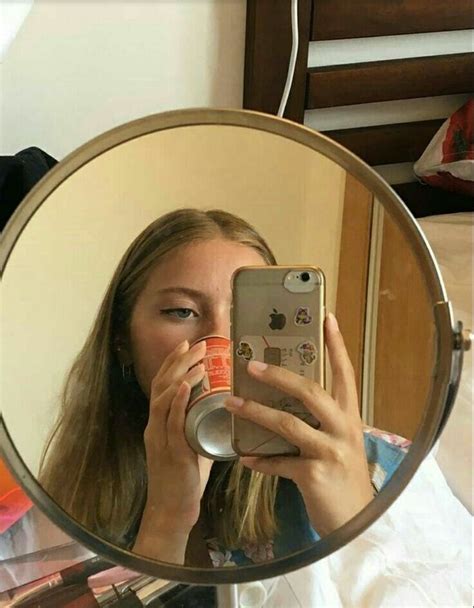 Épinglé Par Néus Vina Sur •girls En 2020 Miroir Selfie Idées De Selfie Idées De Photos Instagram