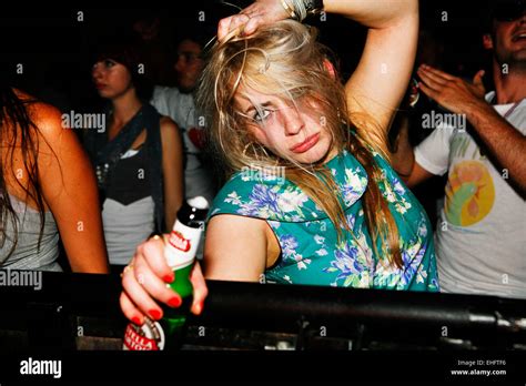 Festival Drunk Girl Fotos E Imágenes De Stock Alamy