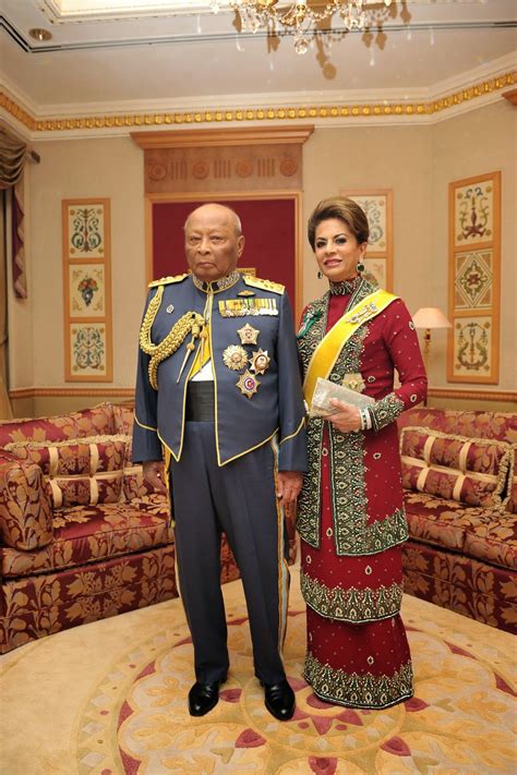 At the ceremony of enthronement was attended by his wife the sultans by kals binti abdullah. Kee Hua Chee Live!: HRH SULTAN AHMAD SHAH OF PAHANG AND ...