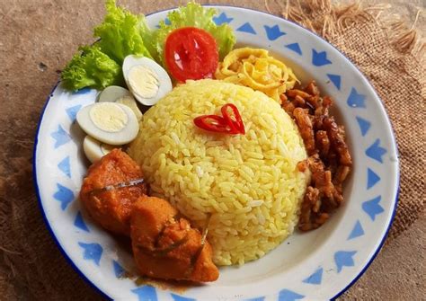 Tekstur ketan yang pulen dan lembut. Nasi Kuning Ketan Betawi - Indonesian Food Week Ncc Ketan ...