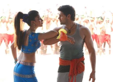 Vettai Tamil Movie Dance Still Hd New Wallpaper Amala Paul Hot Image