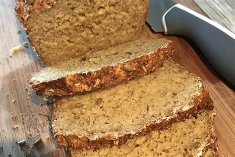Mit einem holzspieß ab und zu anstechen, um zu schauen ob der kuchen innen fest ist. Haferflocken-Quark-Brot | Rezept in 2020 | Lebensmittel ...