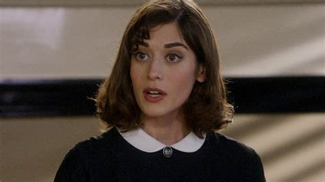 Fatal Attraction Tv Show Coming To Paramount Will Star Lizzy Caplan
