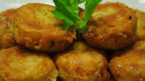 Ciri lain kentang tes warnanya agak cara masak kentang bisa direbus, dikukus, atau digoreng. Cara Membuat Perkedel Kentang Kornet yang Enak nan Lezat ...