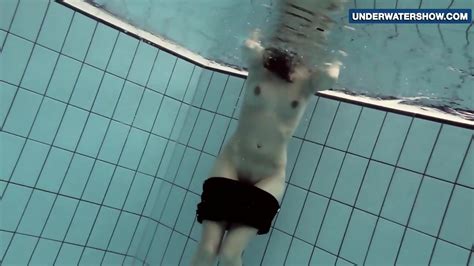 Flashing Bright Tits Underwater Makes Everyone Horny Eporner