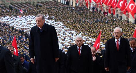 به گزارش خبرگزاری مهر به نقل از النشره، «رجب طیب اردوغان» رئیس جمهور ترکیه به صورت تلفنی با «تمیم بن حمد آل ثانی» امیر قطر گفتگو کرد. اردوغان يتاجر بالسوريين ويخسر الأتراك | البوابة