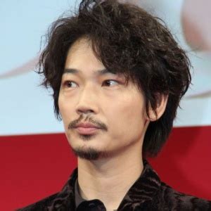Manage your video collection and share your thoughts. 綾野剛の幼少期の生い立ちが切ない?中学時代や高校時代の写真 ...