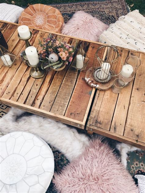 Bohemian Picnic In The Park Set Up Styled By Harper Arrow Dinner Decoration Picnic Set Boho