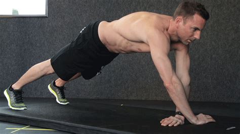 7 Bodyweight Triceps Exercises You Can Do At Home