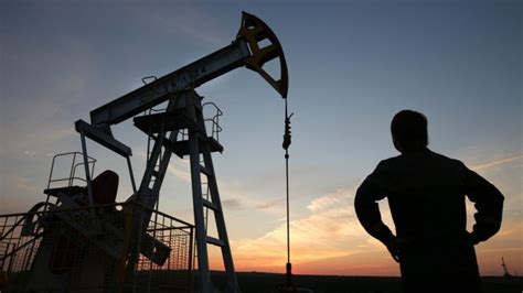 Crude Oil Rebounds To 26 Amid Huge Stimulus Packages