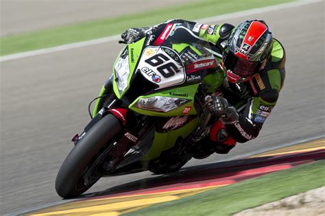 Le team kawasaki src représente officiellement la marque japonaise en endurance et en championnat fsbk 2014. How Do You Make a Superbike Look Like a Street Bike ...