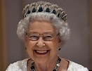 La regina Elisabetta II non indossa la corona imperiale: è la prima ...