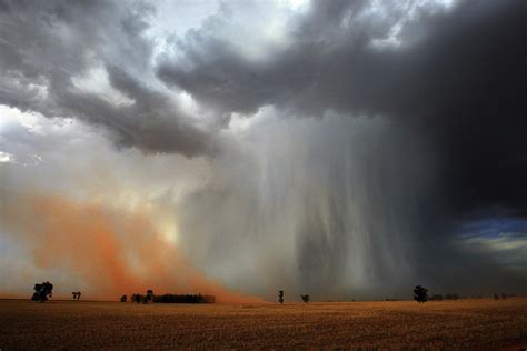Amazing Storm Photos By Nick Moir 33 Pics