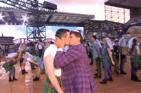 scots actor john barrowman delivers rebuke to anti lgbt countries with commonwealth games kiss