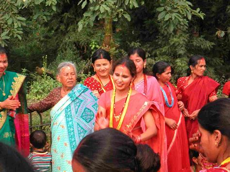 teej festival pashupatinath kathmandu women picture