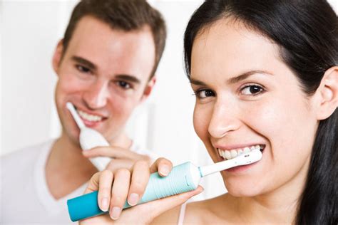 Как правильно чистить зубы электрической щеткой видео пошаговой