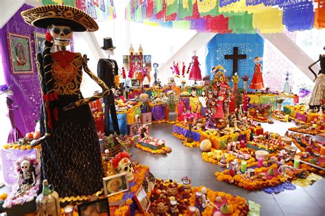Costumbres Y Tradiciones Mexicanas Dia De Muertos Tradiciones Images And Photos Finder