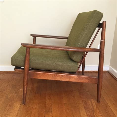 Its faux leather seat in a design inspired by alligator skin makes it. Mid Century Modern Walnut Armchair by Baumritter - EPOCH