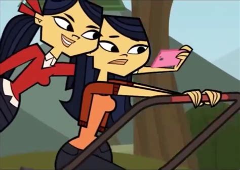 Another Kitty And Emma Selfie Tdrr Drama Tv Series Total Drama