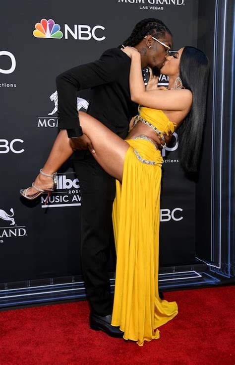 Billboard Music Awards 2019 Cardi B Offset Share Steamy Kiss On Red