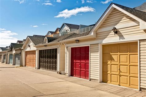 A Guide To Selecting The Right Garage Door Color New England Overhead