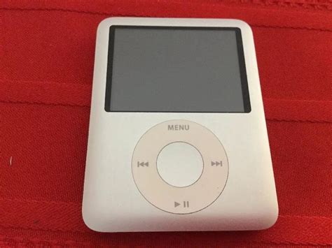 Apple Ipod Nano 3rd Generation 4gb ~ Silver Ipods And Mp3 Players