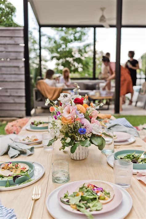 Tips For Throwing The Perfect End Of Summer Get Together
