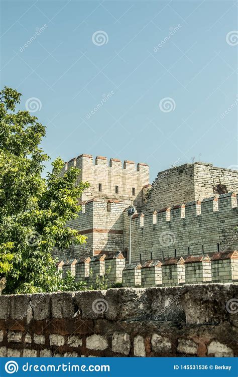 Paredes De La Ciudad De Constantinopla En Estambul Turqu A Foto De