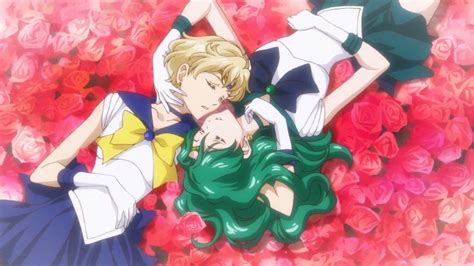 Sailor Moon Cosplayers Recrean Una Romántica Escena Entre Sailor Neptune Y Sailor Uranus