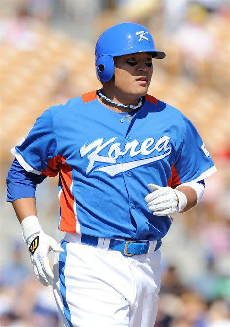 The following year he was traded to cleveland where he played a big role becoming al player of the the month putting up a.400 batting average, 34 hits, 5 home runs and. Korea - Shin Soo Choo | 野球