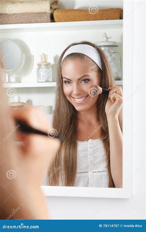 Beauty Woman Doing Her Makeup In The Mirror Stock Image Image Of
