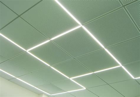 Als ihr starker partner für akustik decke bieten wir ihnen die gesamte palette für akustik decke in mineralfaserdecke, metalldecke oder gipskartonlochdecke. Akustikdecke mit eingebautem Licht - Bauhandwerk