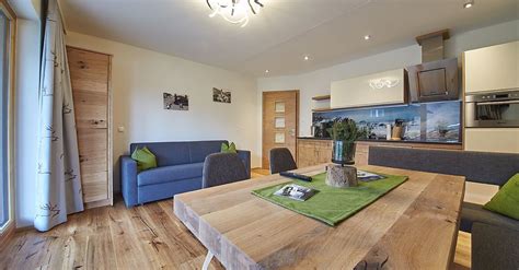 Wir von holidayflats24 möchten ihnen einen traumhaften, unvergesslichen urlaub in einigen der schönsten ferienregionen des salzburger landes garantieren. BERGFEX: Haus Sabrina: Ferienwohnung Hinterglemm, Saalbach ...
