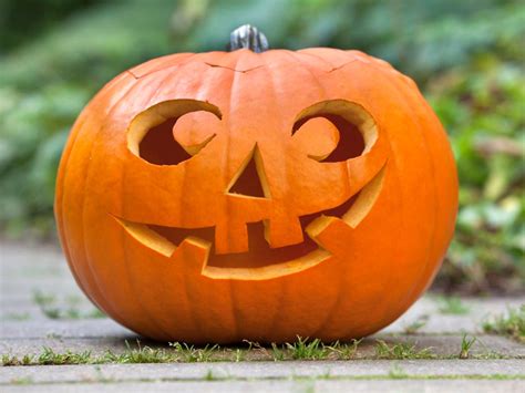 22 Traditional Pumpkin Carving Ideas Diy Home Decor And Decorating