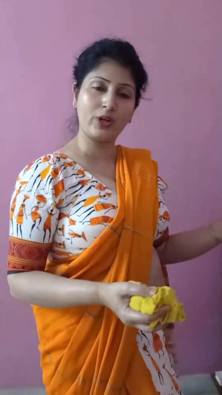 Hot Chubby Homely Bengali Aunty Open Big Navel And Cleavage In Orange Saree Mkv Snapshot 01 58