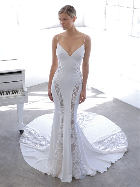 Check spelling or type a new query. Godet-Hochzeitskleid in Weiß mit Spitzeneinsätzen von Blue ...