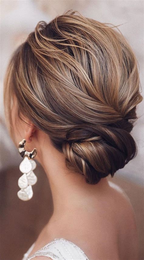 39 The Most Romantic Wedding Hair Dos To Get An Elegant Look Low Updo