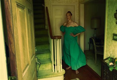 Celebrity Photographer Annie Leibovitz Debuts Never Before Seen Photos
