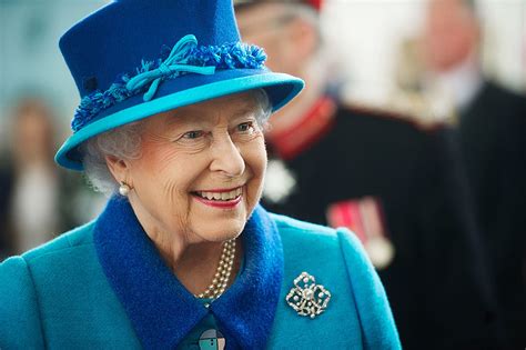 The Real Reason Queen Elizabeth Always Wears Bright Colors Happy