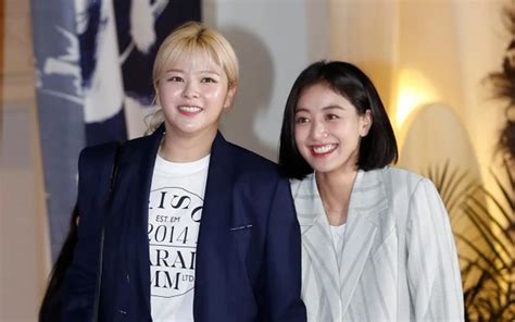 Twices Jeongyeon Looks Bright And Happy With Jihyo At The Vip Test