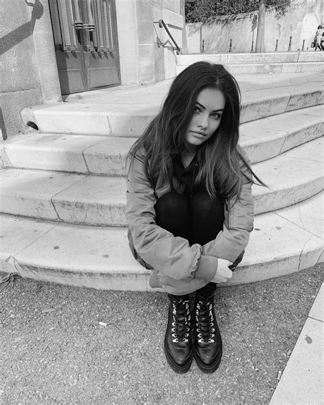 Photo Catégorisée Avec Skinny Black And White Brunette Thylane Blondeau Celebrity Star