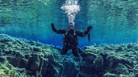 Icelands Silfra Fissure Allows You To Dive Between Continents