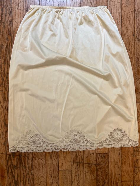 Vintage Wonder Maid Cream Half Slip Lace Details Size Gem