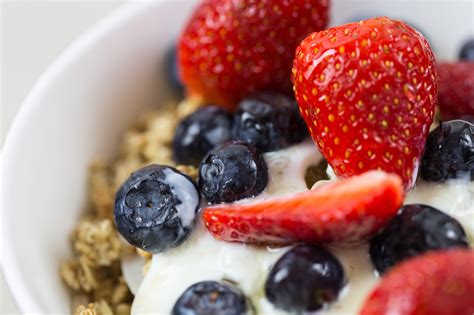 Yogurt Con Cereales Y Frutas Intalentia