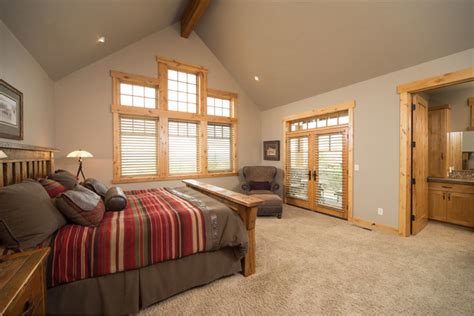 This large master suite features an intricate vaulted ceiling and nautical window small master bedroom remodel. Brasada Ranch home master suite vaulted ceiling - Rustic ...